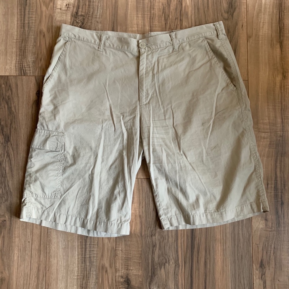 Columbia Outdoor Khaki Shorts